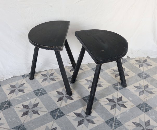 Paire de tabourets vintage bois peint noir - Assise demi-lune