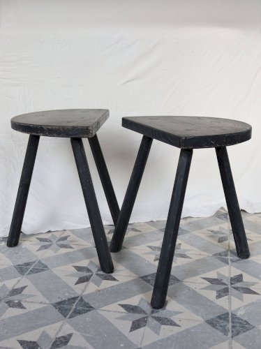 Paire de tabourets vintage bois peint noir - Assise demi-lune