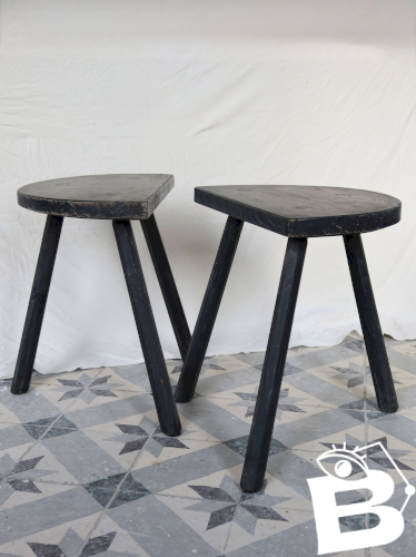 Paire de tabourets vintage bois peint noir - Assise demi-lune