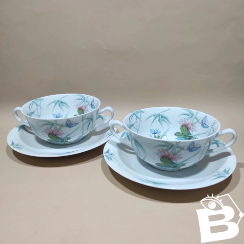 Paire de tasses à bouillon en porcelaine de Limoges, Georges Boyer