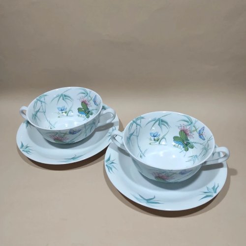 Paire de tasses à bouillon en porcelaine de Limoges, Georges Boyer