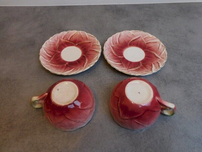 PAIRE DE TASSES TETE A TETE EN BARBOTINE