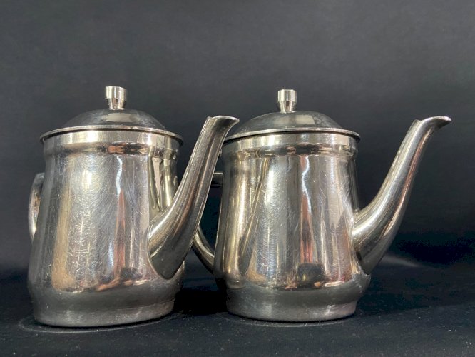 Paire de théières cafetières individuelles en métal argenté d'hôtellerie