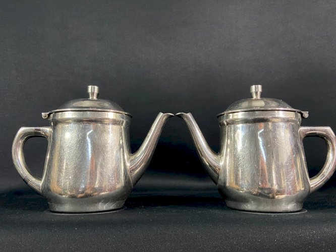 Paire de théières cafetières individuelles en métal argenté d'hôtellerie