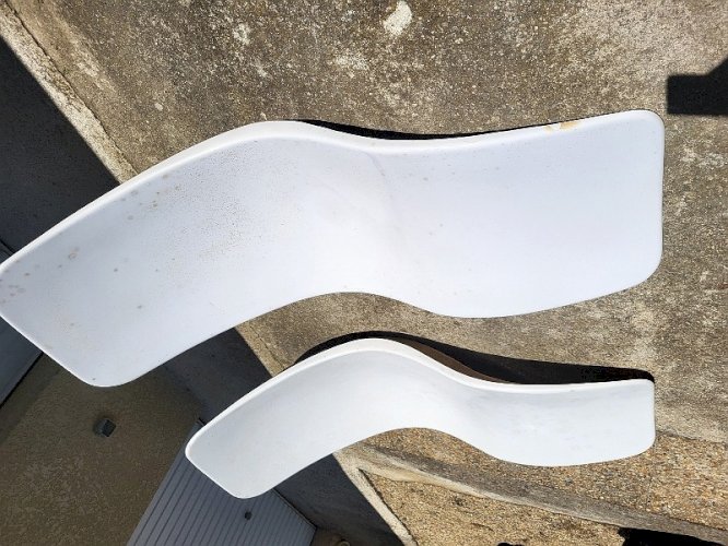 PAIRE DE TRANSATS CHAISES LONGUES BAIN DE SOLEIL EN RESINE POLYESTER
