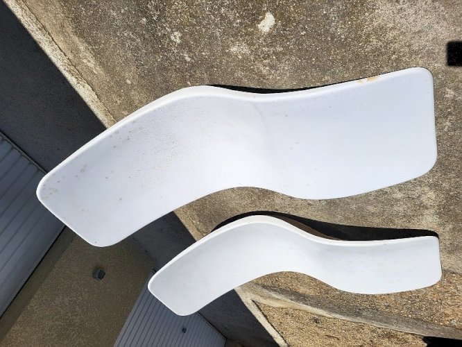 PAIRE DE TRANSATS CHAISES LONGUES BAIN DE SOLEIL EN RESINE POLYESTER