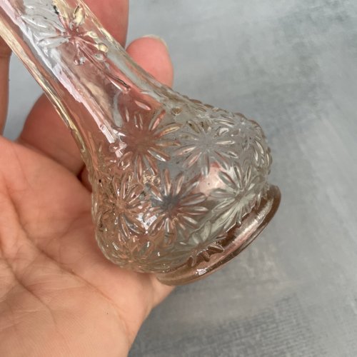 Paire de vase ancien en verre pressé moulé a décor de végétaux en relief