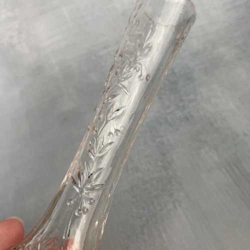 Paire de vase ancien en verre pressé moulé a décor de végétaux en relief