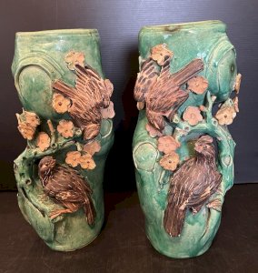 Paire de vase  anciens en barbotine décor d' Oiseaux  Art Nouveau dans leur jus