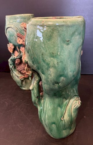 Paire de vase  anciens en barbotine décor d' Oiseaux  Art Nouveau dans leur jus