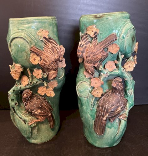 Paire de vase  anciens en barbotine décor d' Oiseaux  Art Nouveau dans leur jus