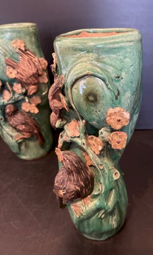 Paire de vase  anciens en barbotine décor d' Oiseaux  Art Nouveau dans leur jus