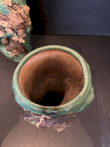 Paire de vase  anciens en barbotine décor d' Oiseaux  Art Nouveau dans leur jus