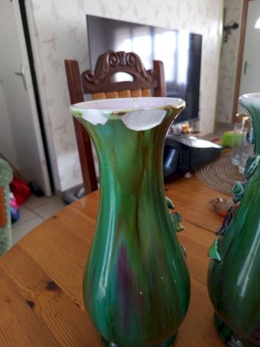 Paire de Vases Anciens en Barbotine Art Nouveau – Décor Floral