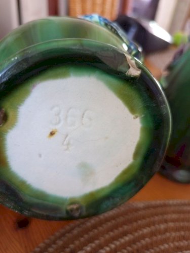 Paire de Vases Anciens en Barbotine Art Nouveau – Décor Floral