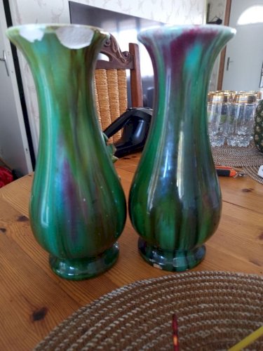 Paire de Vases Anciens en Barbotine Art Nouveau – Décor Floral