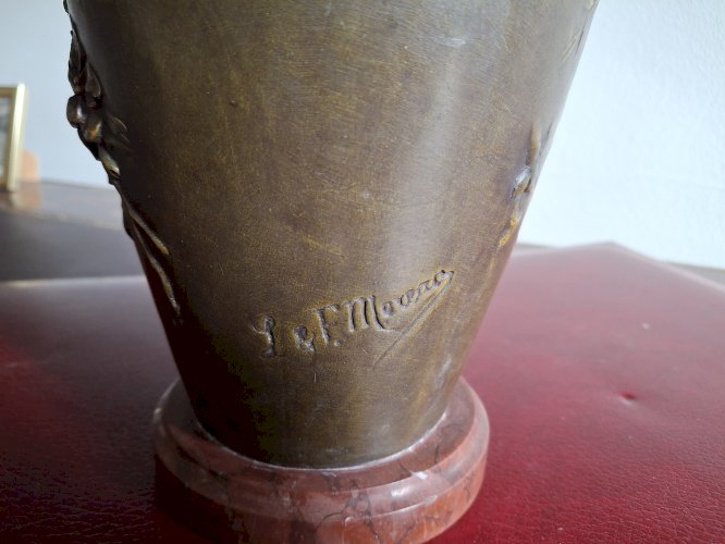 Paire de vases art nouveau en régule à triple patine signés Louis et François Moreau