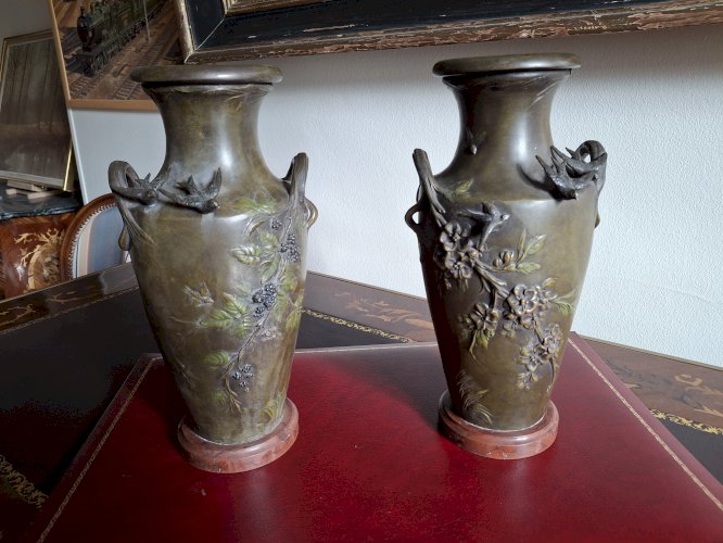 Paire de vases art nouveau en régule à triple patine signés Louis et François Moreau