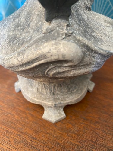 Paire de vases art nouveau, régule, patine à finir, décors de putti. vers 1900.
