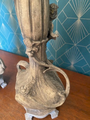 Paire de vases art nouveau, régule, patine à finir, décors de putti. vers 1900.