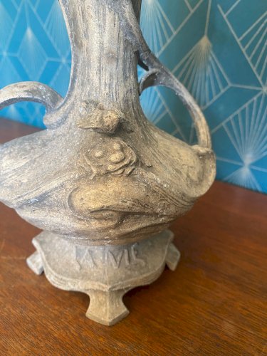 Paire de vases art nouveau, régule, patine à finir, décors de putti. vers 1900.