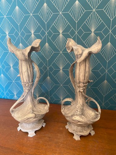 Paire de vases art nouveau, régule, patine à finir, décors de putti. vers 1900.