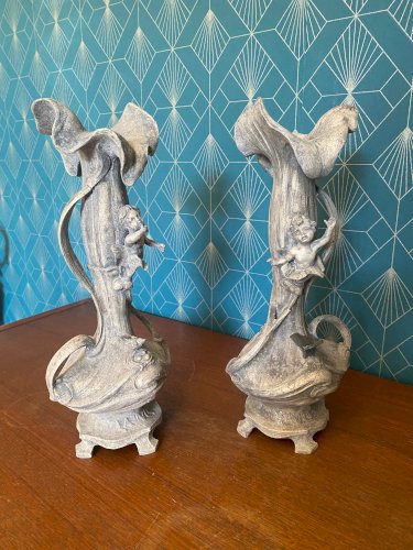 Paire de vases art nouveau, régule, patine à finir, décors de putti. vers 1900.