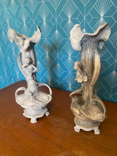 Paire de vases art nouveau, régule, patine à finir, décors de putti. vers 1900.