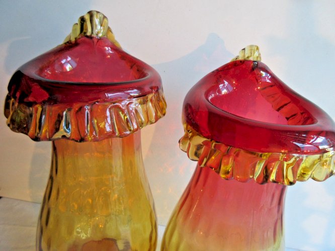 PAIRE DE VASES ART NOUVEAU VERRE ROUGE ET AMBRE, AMBERINA
