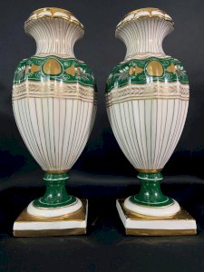 Paire de vases balustres en porcelaine Vieux Paris d’époque Louis-Philippe 1840