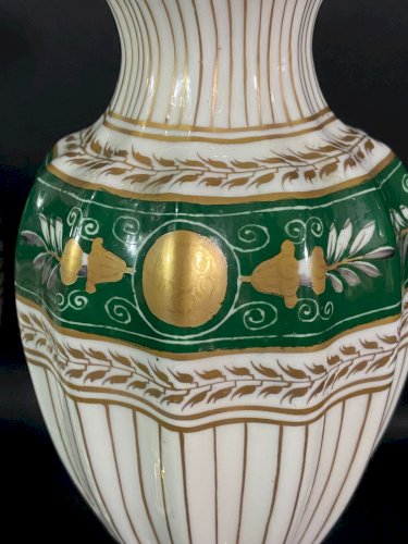Paire de vases balustres en porcelaine Vieux Paris d’époque Louis-Philippe 1840