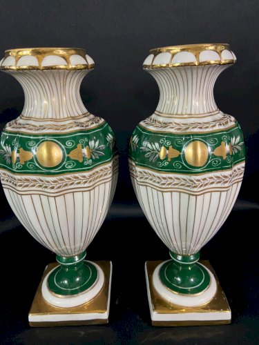 Paire de vases balustres en porcelaine Vieux Paris d’époque Louis-Philippe 1840