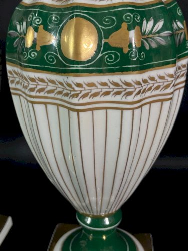 Paire de vases balustres en porcelaine Vieux Paris d’époque Louis-Philippe 1840