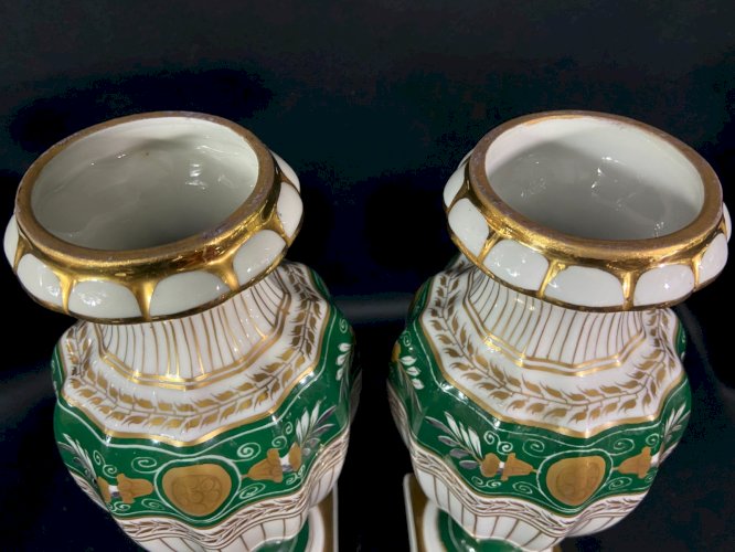 Paire de vases balustres en porcelaine Vieux Paris d’époque Louis-Philippe 1840