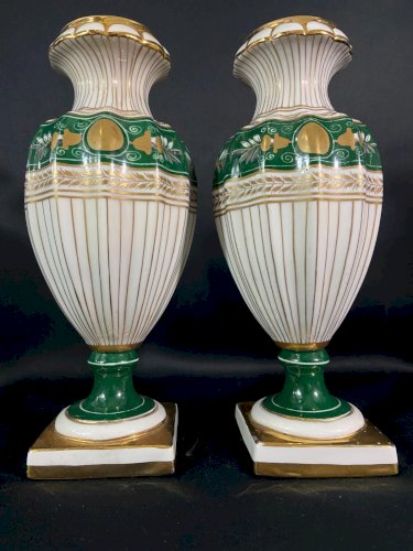 Paire de vases balustres en porcelaine Vieux Paris d’époque Louis-Philippe 1840