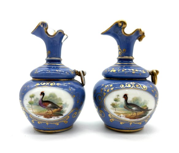 Paire de vases bleu cobalt décor d’oiseaux – Porcelaine française XIXe – 11 cm