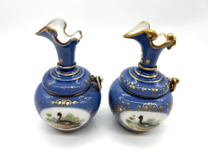 Paire de vases bleu cobalt décor d’oiseaux – Porcelaine française XIXe – 11 cm