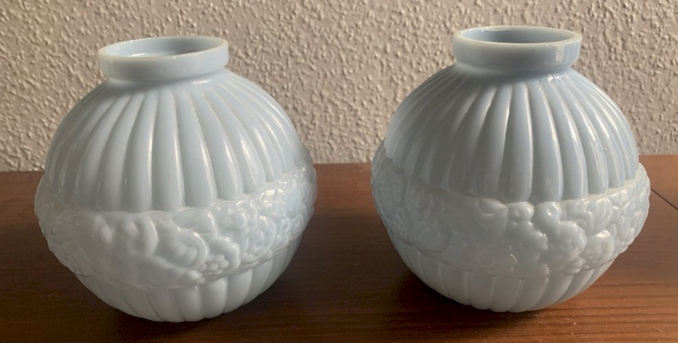 Paire de  vases boule 1930's en opaline bleue art déco CLA MADE IN FRANCE