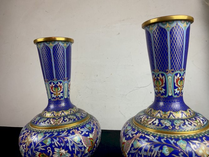 Paire de Vases Cloisonnée en bronze avec étiquette , Zi Jin Cheng