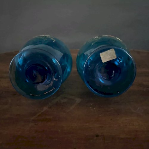 Paire de vases émaillés 1900 décor floral sur  fond bleu XXe M3431