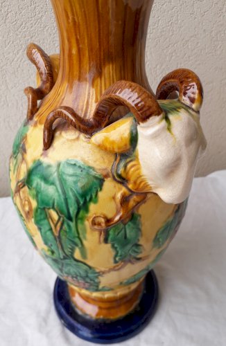 Paire de vases en barbotine