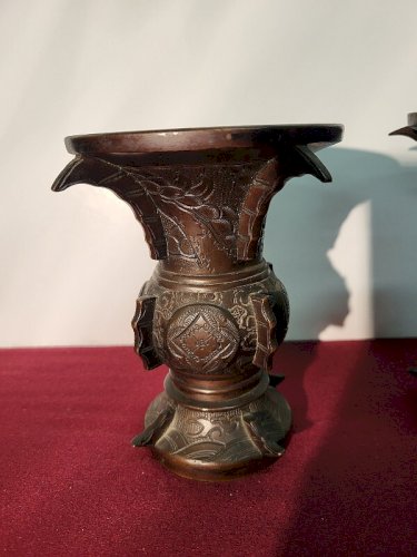 PAIRE DE VASES EN BRONZE ASIATIQUES