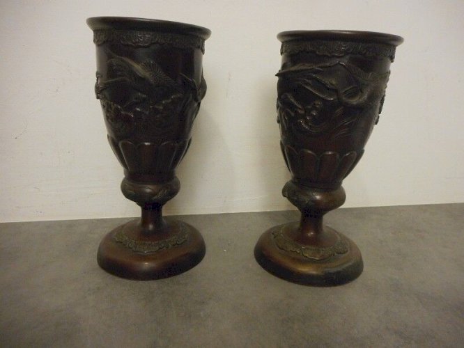 PAIRE DE VASES EN BRONZE DECOR ASIATIQUE