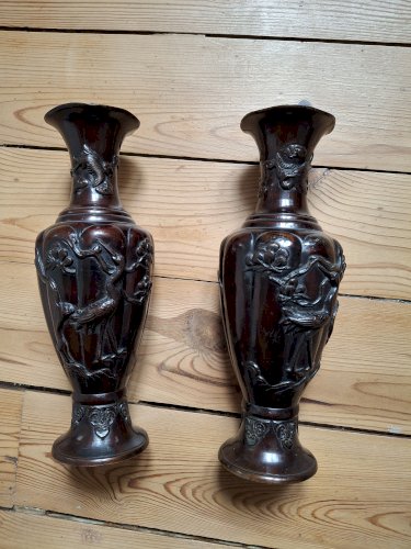 Paire de vases en bronze du Japon époque Meiji XIXè siècle hauteur 24,2 cm