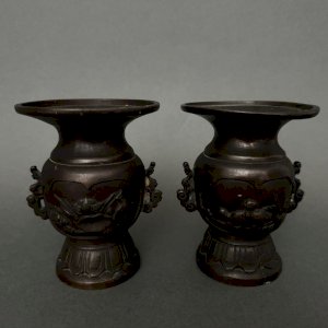 Paire de vases en bronze Japon XIXe patine brune M3315