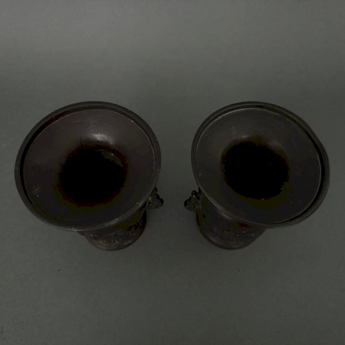 Paire de vases en bronze Japon XIXe patine brune M3315