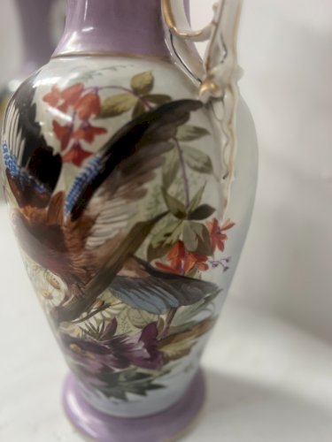 Paire de vases en porcelaine polychrome XIX siècle
