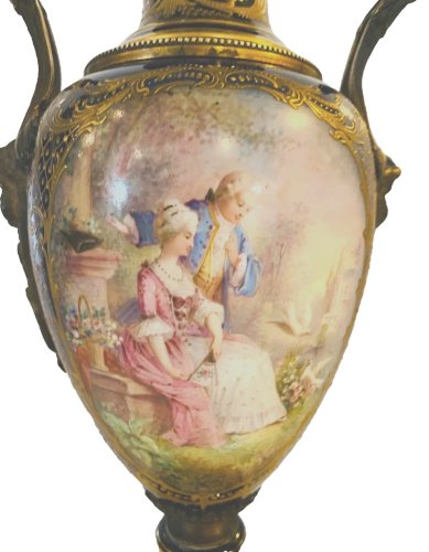 Paire de vases en porcelaine polychrome XIX siècle