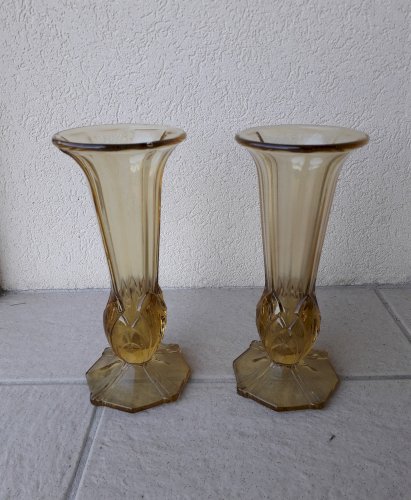 Paire de vases en verre