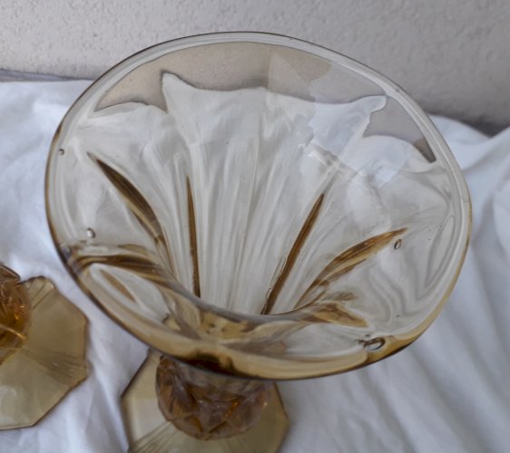 Paire de vases en verre